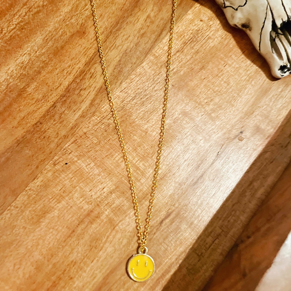 GROOVY SMILEY NECKLACE